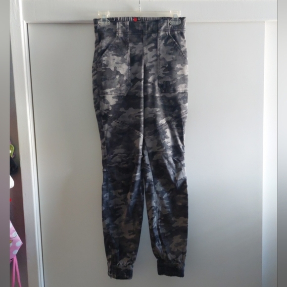 Spanx stretch twill camouflage cargo joggers black gray size XS New - Picture 9 of 13